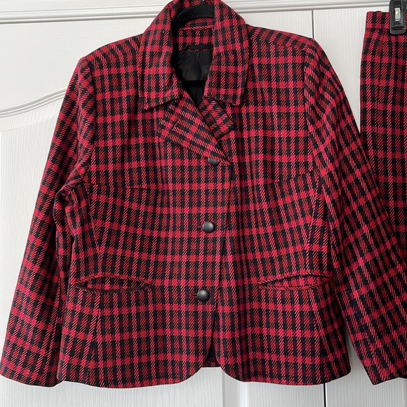 EUC Aquascutum suit - Picture 2 of 15